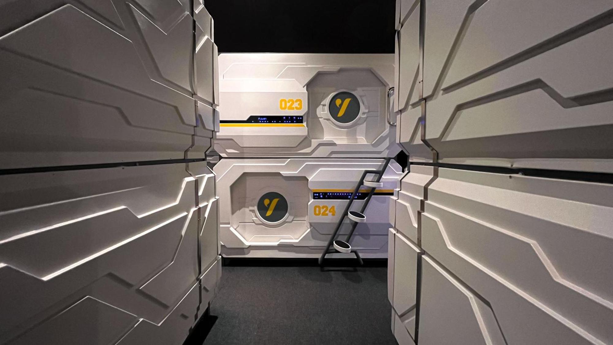 The Yellow Capsule Cancun Close To Airport Exteriör bild